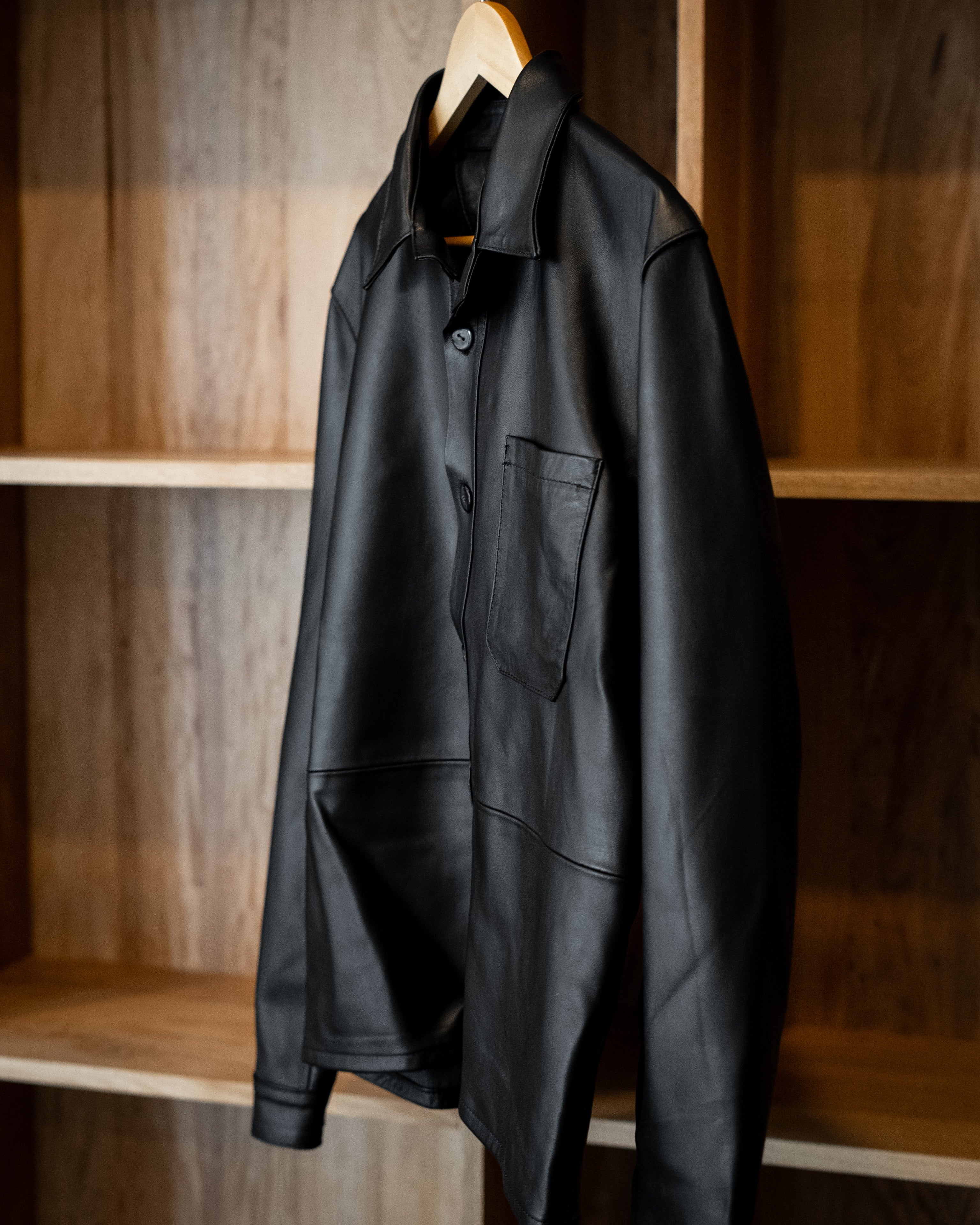 BLACK LISBOA OVERSHIRT